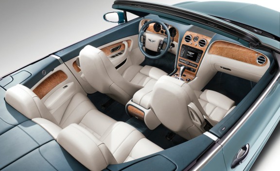 Bentley Continental GTC açık renk deri kabin üstten görünüm