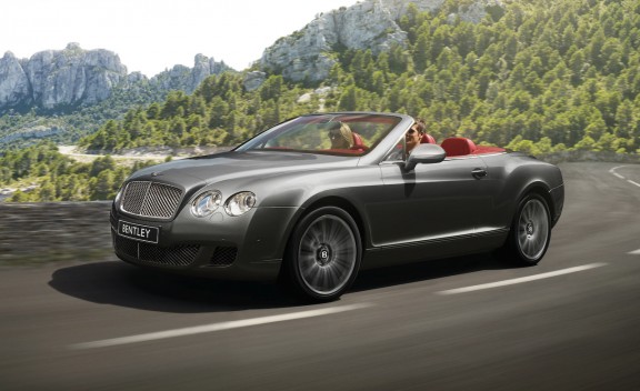 Bentley Continental GTC dağ yolunda yan ön görünüm