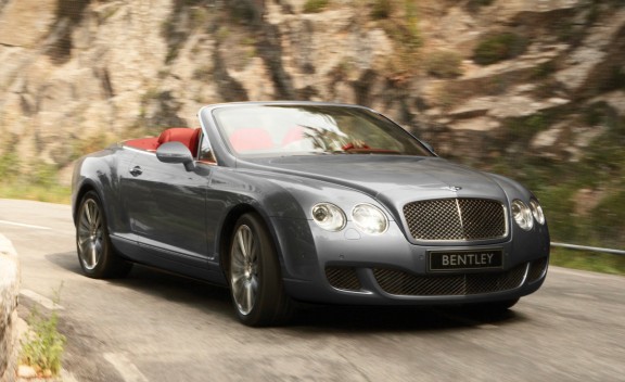 Bentley Continental GTC virajda açık tavanlı sürüş görünümü