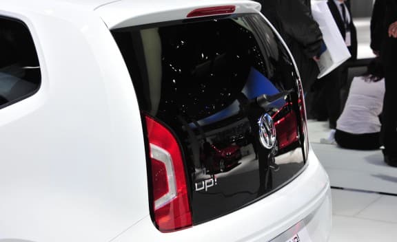 up! white siyah cam bagaj kapağı ve stop lambası