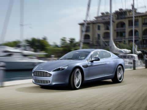 Aston Martin Rapide önden üç çeyrek sürüş görünümü