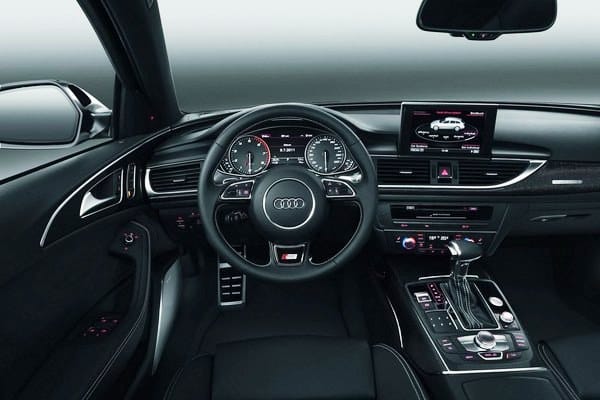 S6 Avant sürücü kokpiti ve MMI ekranı