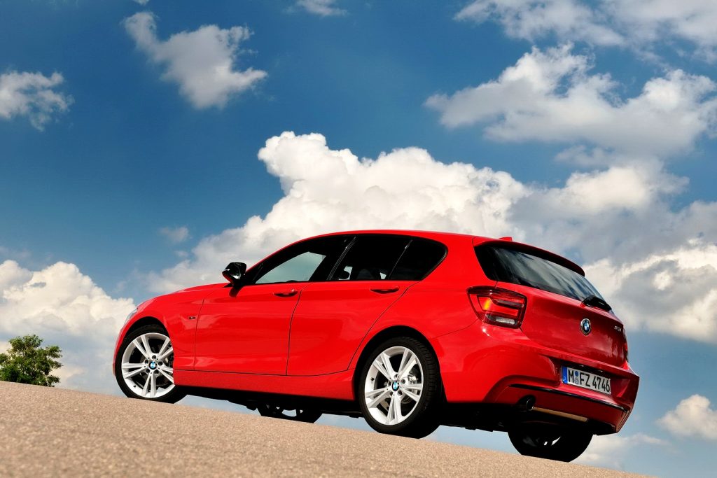 BMW 118i arka üç çeyrek tasarımı