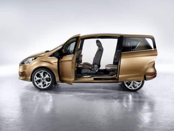 Ford B-MAX Concept açık ön ve sürgülü arka kapılarla yan görünüm