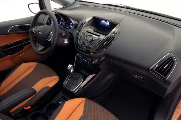 Ford B-MAX Concept gösterge paneli ve orta konsol tasarımı