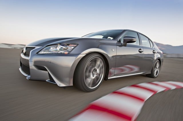2013 Lexus GS 350 F Sport pist üzerinde önden görünüm