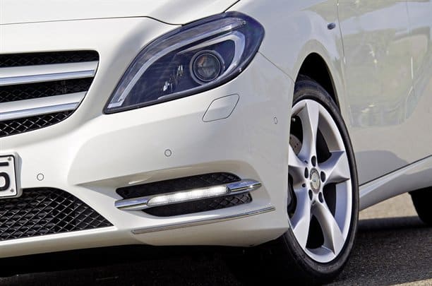 Mercedes B200 CDI ön far ve jant detayı