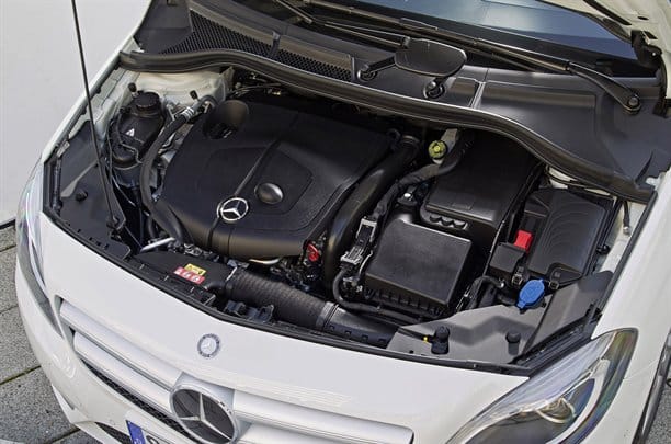 Mercedes B200 CDI motor bölmesi