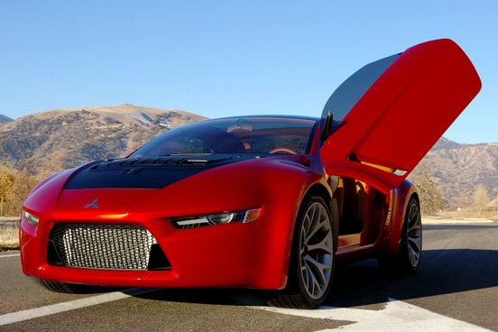 Mitsubishi Concept-RA önden görünüm ve yukarı açılan kapı