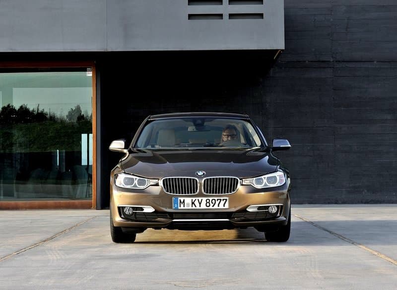 BMW F30 sedan önden görünüm