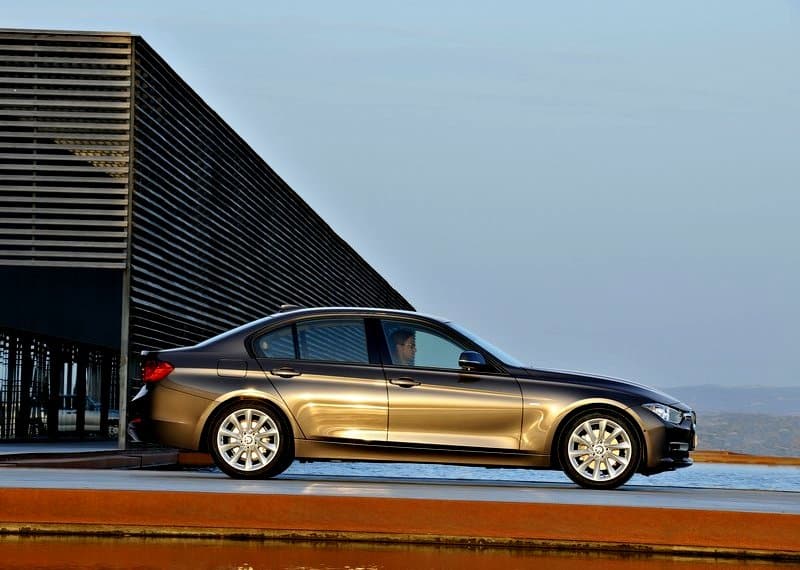 BMW F30 sedan yandan görünüm