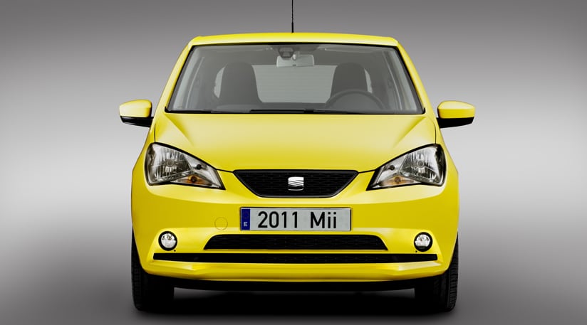 SEAT Mii teknik özellikleri için sarı gövdeli otomobilin önden görünümü