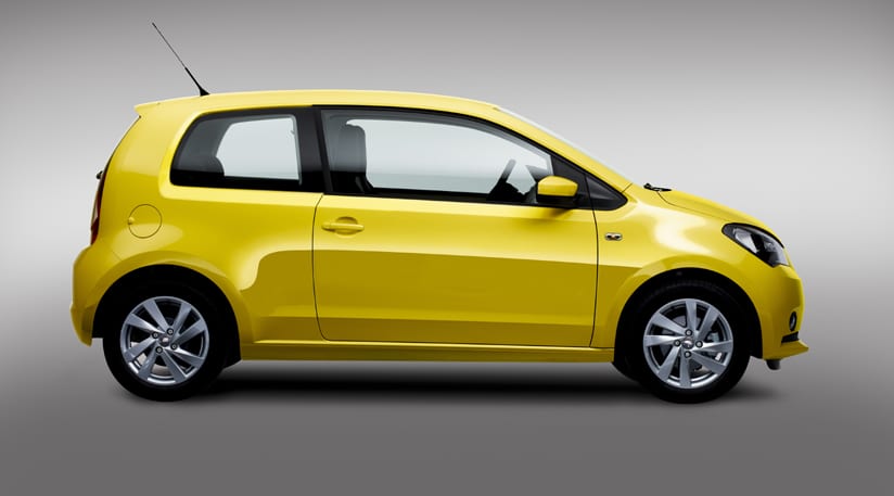 Sarı SEAT Mii üç kapılı yan profil görünümü