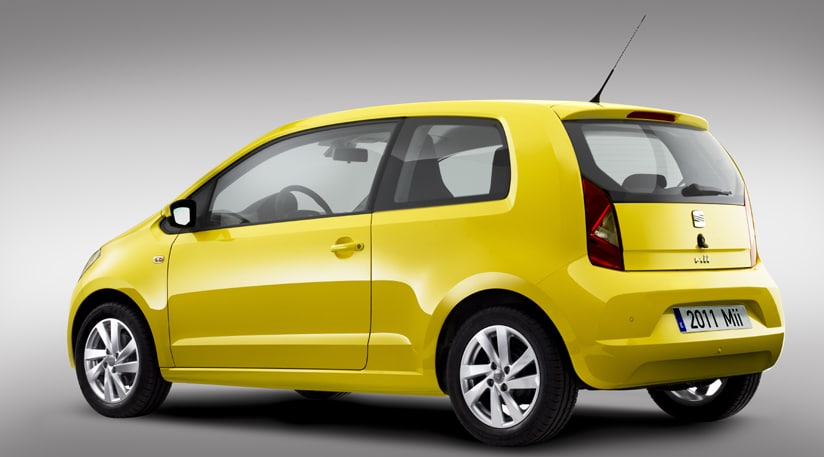 Sarı SEAT Mii arkadan yan görünümü