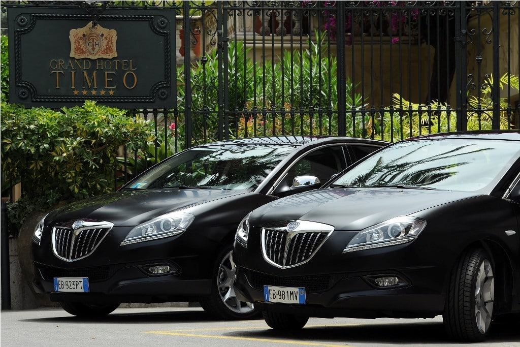 Grand Hotel Timeo önünde iki Lancia Delta Hard Black
