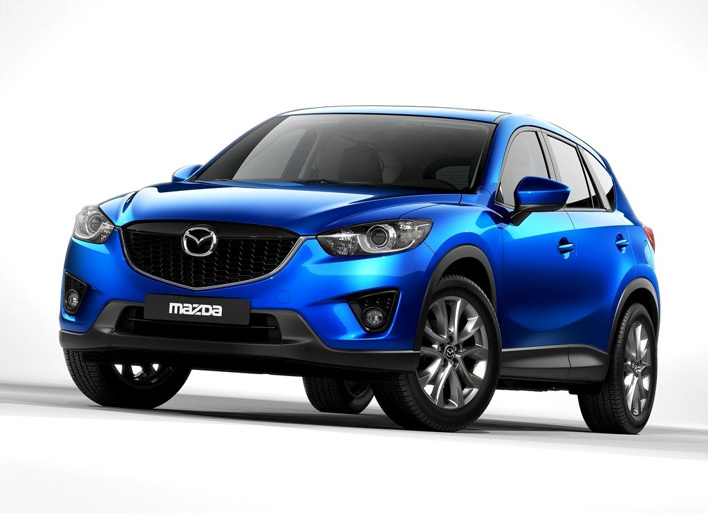 Mazda CX-5 ilk tanıtımı mavi gövde ön üç çeyrek görünümü