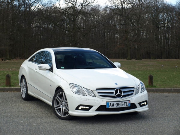 Mercedes-Benz E-Class Coupe AMG Style otomobil arşiv görseli