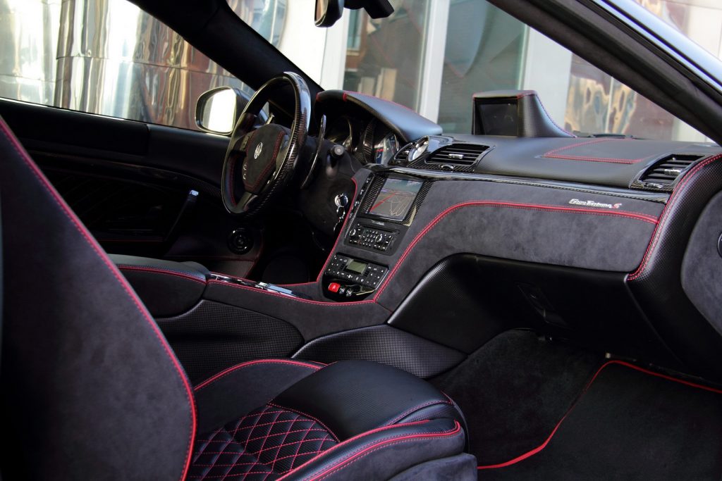 Maserati GranTurismo S Superior Black Edition ön konsolu