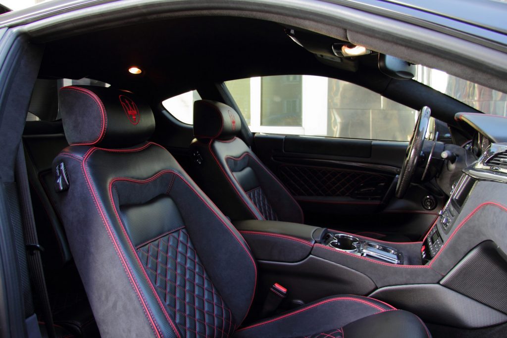 Anderson Germany Maserati GranTurismo S siyah deri ve Alcantara koltuklar