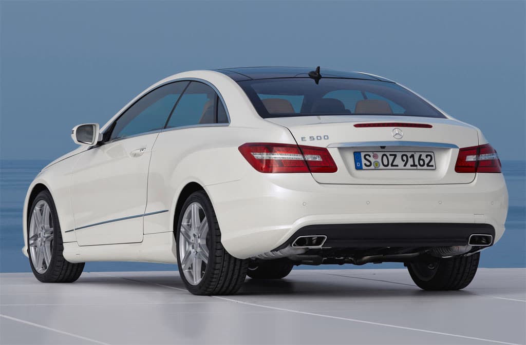 Mercedes-Benz E 500 Coupe AMG Sports paketli arka görünüm