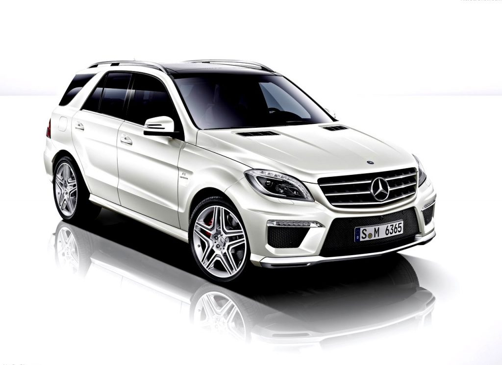 Mercedes-Benz ML 63 AMG W166 beyaz gövde ve AMG jantlar