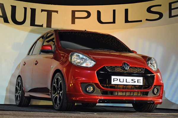 Renault Pulse India kırmızı tanıtım otomobili ön görünüm