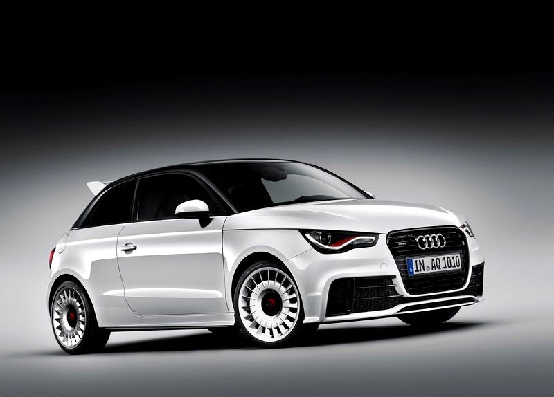 Audi A1 quattro Glacier White metalik gövde görünümü