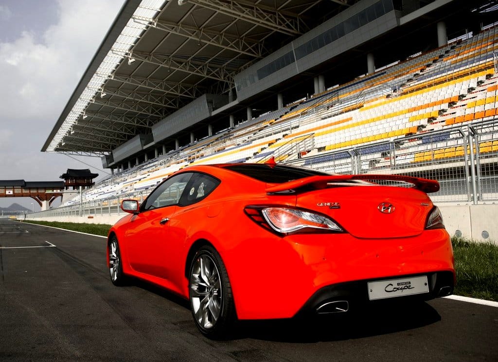 Genesis Coupe arka bölüm ve LED stop lambaları
