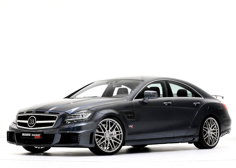 Brabus Rocket 800 koyu gri gövde ve V12 rozeti