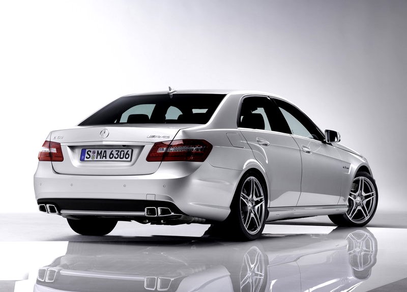 Mercedes-Benz E63 AMG tuning otomobil arşiv görseli