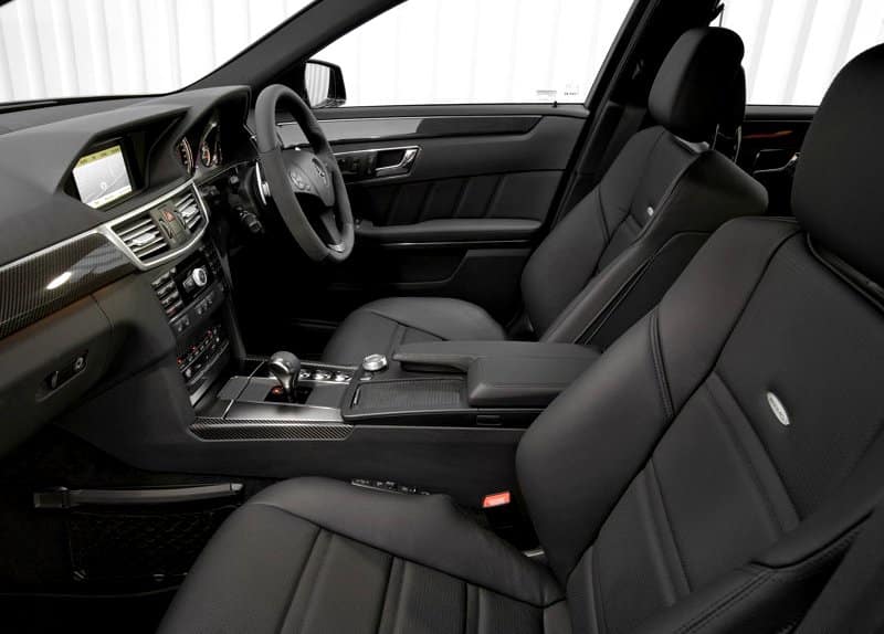 E63 AMG siyah ön spor koltuklar