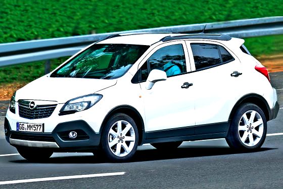Opel Mokka beyaz gövdeyle ön çapraz görünüm