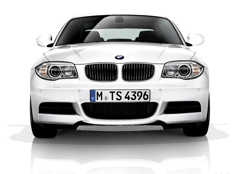 BMW 135i Coupe arşiv karesi dördüncü görünüm