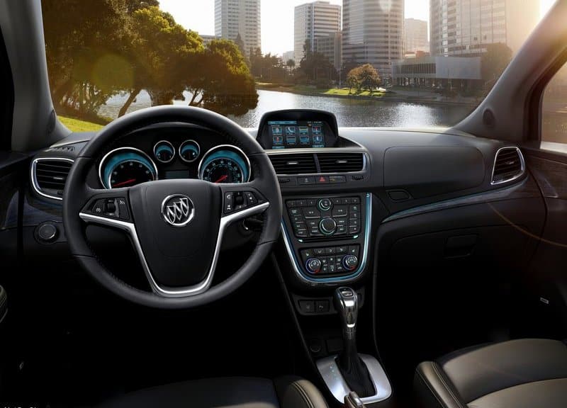Buick Encore gösterge paneli ve ön kabin