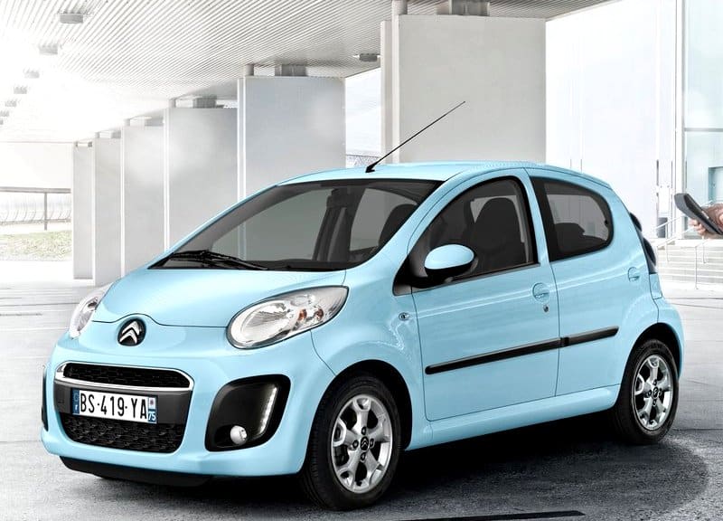 Yenilenen Citroen C1 ön üç çeyrek görünümü