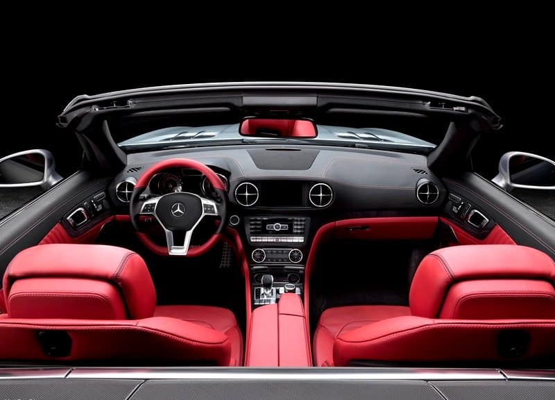 Mercedes-Benz SL açık tavan kokpit görünümü