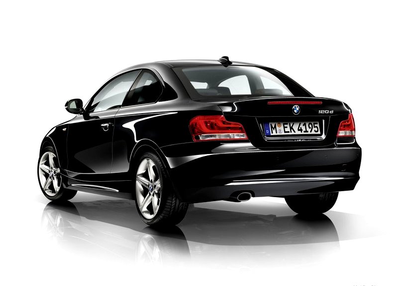 Siyah BMW 1 Serisi Coupe arşiv karesi