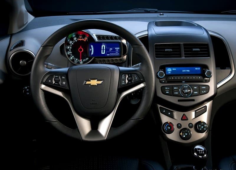 Chevrolet Sonic gösterge paneli direksiyon ve orta konsol