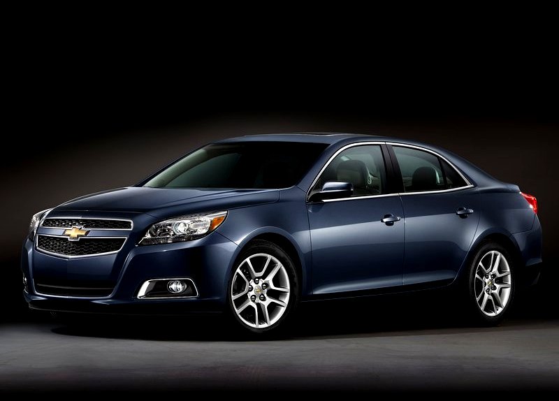Chevrolet Malibu Eco önden üç çeyrek stüdyo görünümü