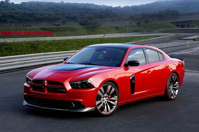 Dodge Charger Redline kırmızı gövdesi ve Mopar dış tasarım parçaları