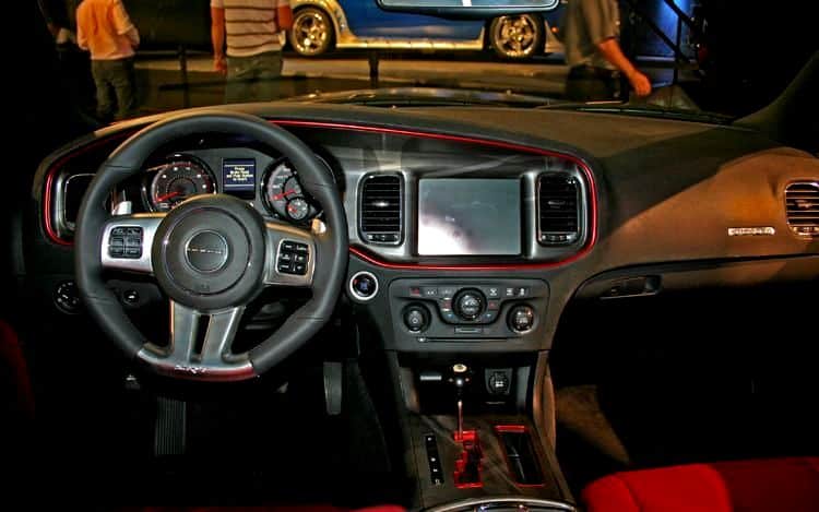 Dodge Charger Redline gösterge paneli direksiyon ve orta konsol