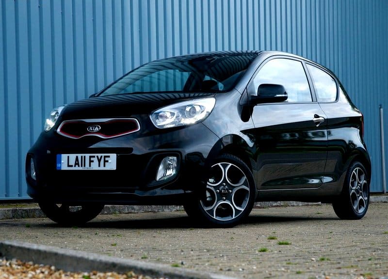 Kia Picanto üç kapılı ön ve yan görünüm