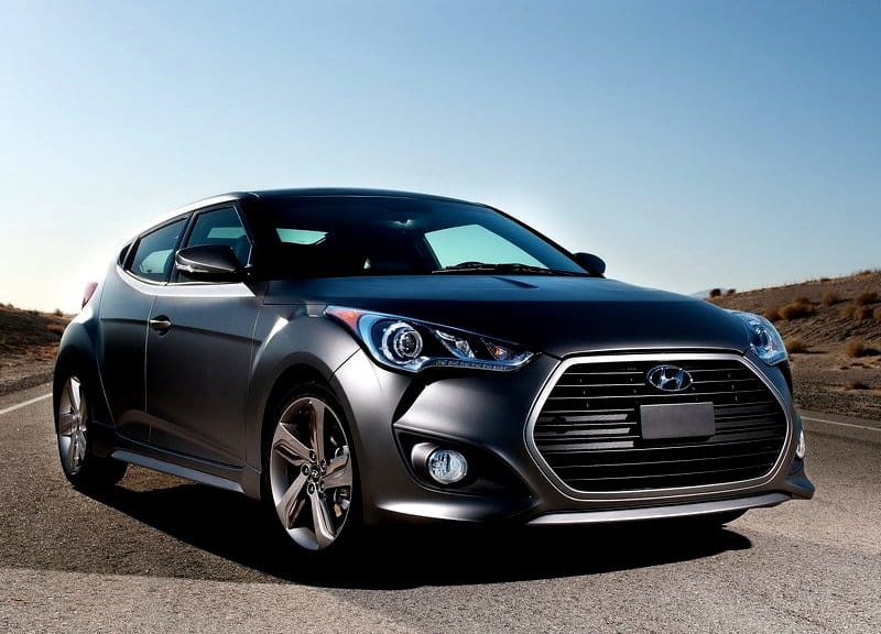 Hyundai Veloster Turbo ön üç çeyrek yol görünümü