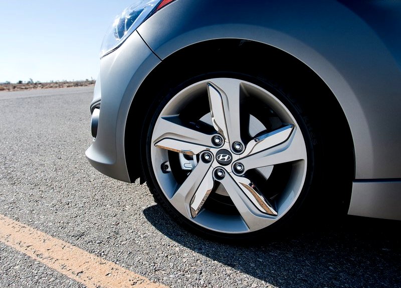 Hyundai Veloster Turbo alaşım jant detayı