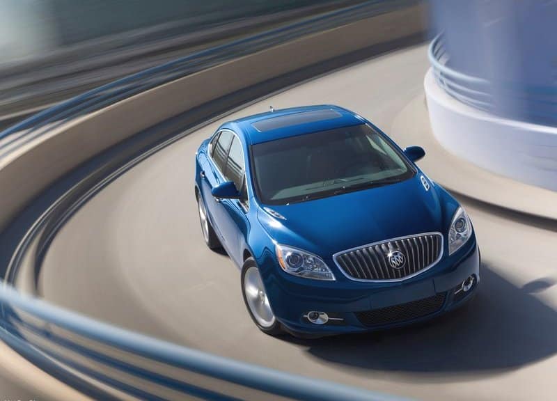 2013 Buick Verano Turbo önden hareketli görünüm