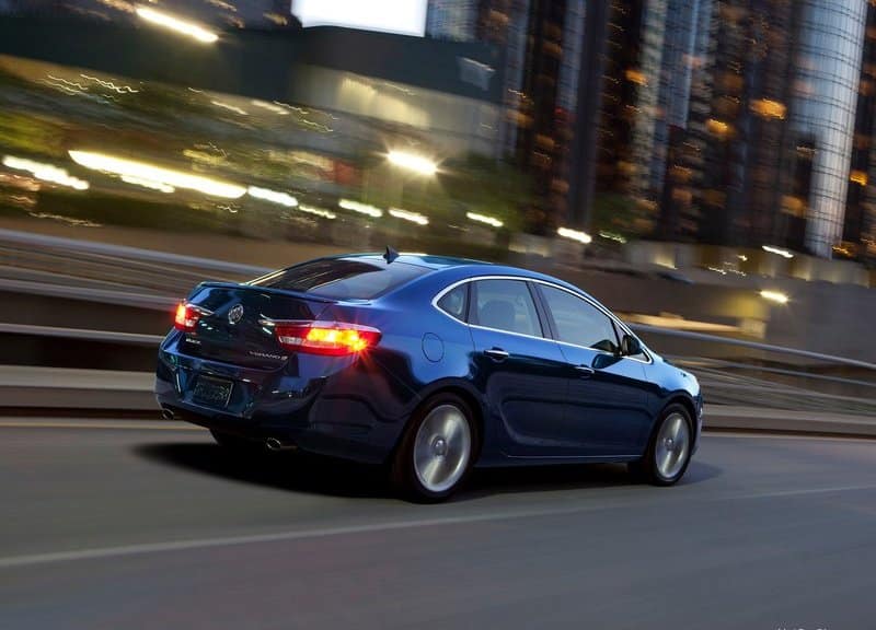 Buick Verano Turbo arka yan profil görünümü