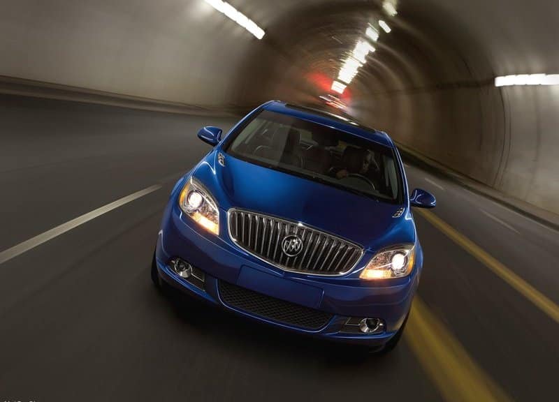 Buick Verano Turbo tünelde ön görünüm