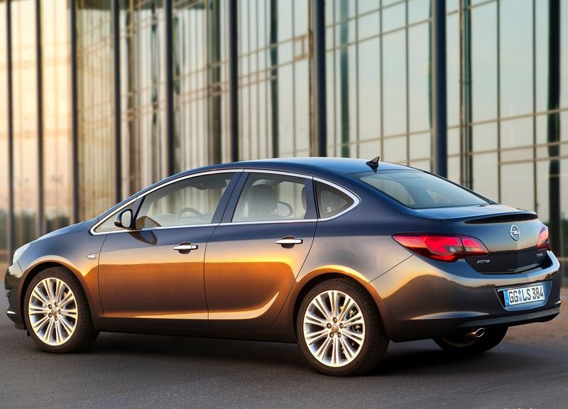 2013 Opel Astra Sedan otomobil arşiv görseli