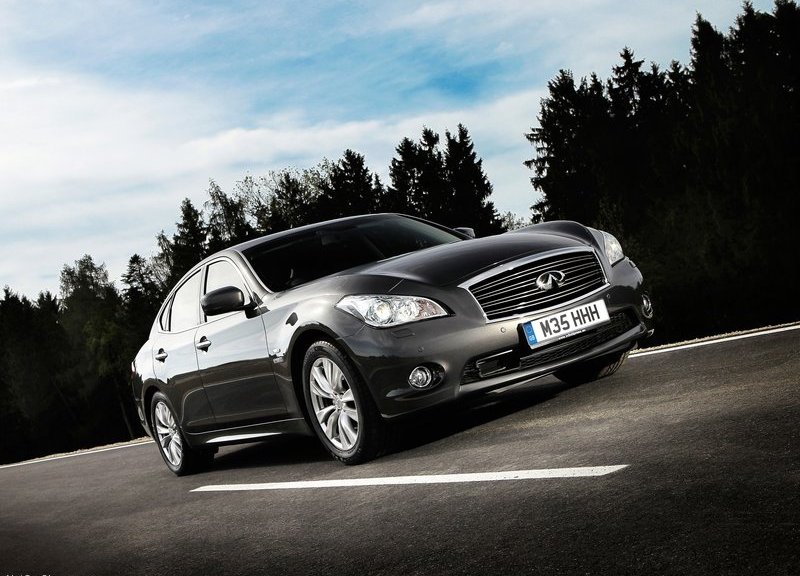 Infiniti M35H GT otomobil arşiv görseli