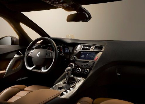 Citroen DS5 sürücü kokpiti ve konsolu